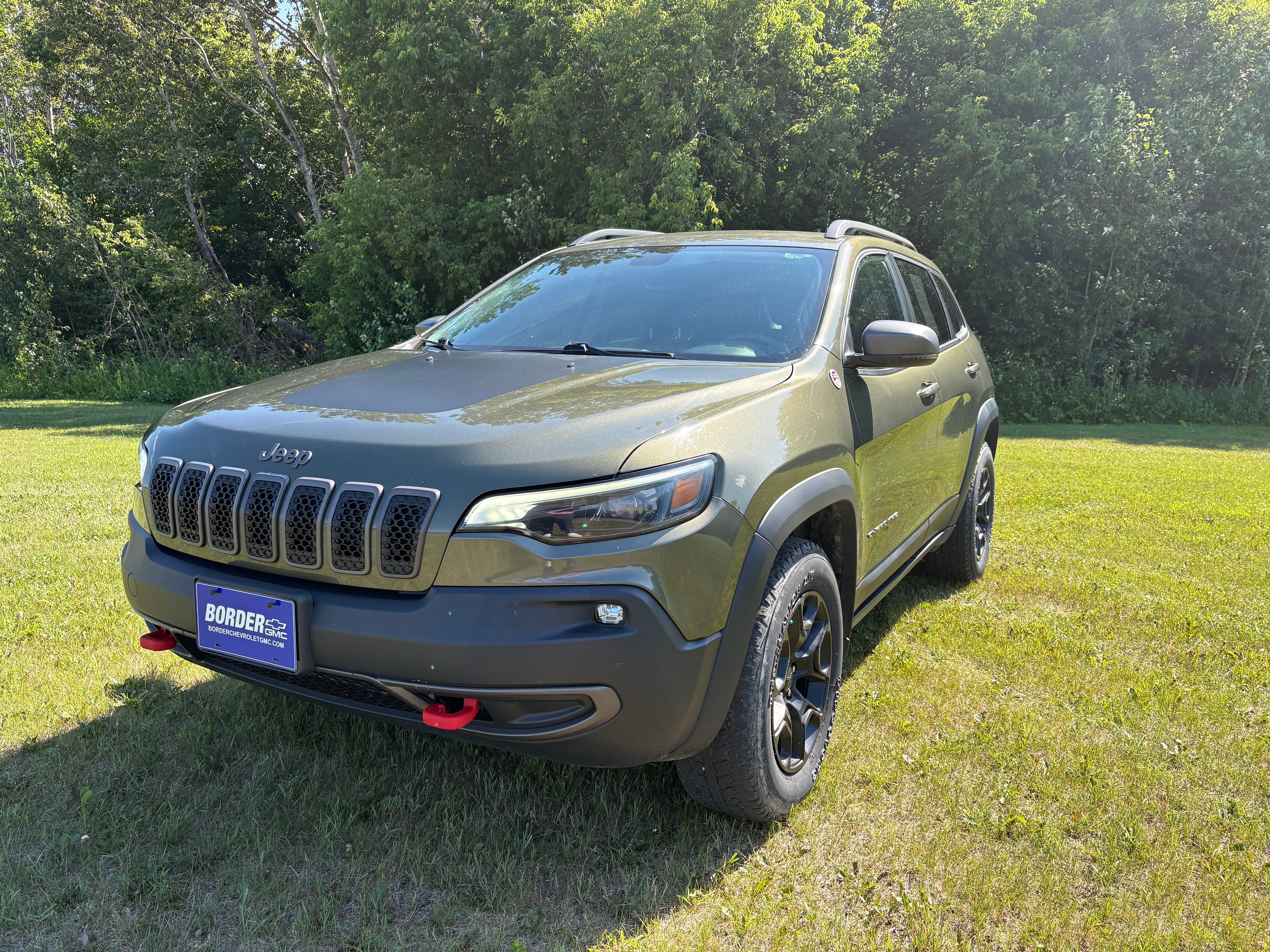 2019 Jeep Cherokee Trailhawk Elite in None — front three-quarter view